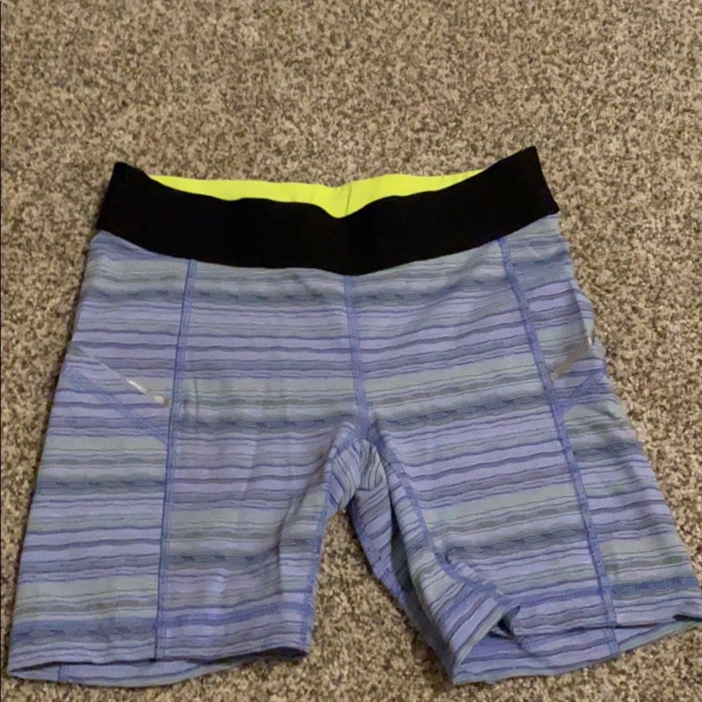 Lululemon pocket shorts size 6